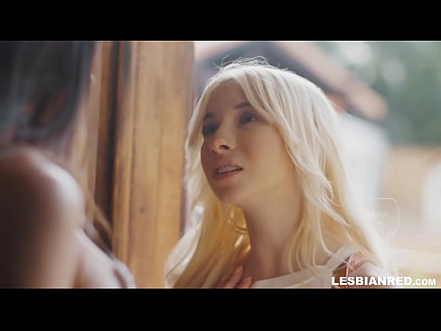 ❤️ A nena chega a casa uns meses despois e acaba comendo o coño da súa madrastra ❤️ Vídeo de sexo en % gl.sexarxiv.ru % ❌